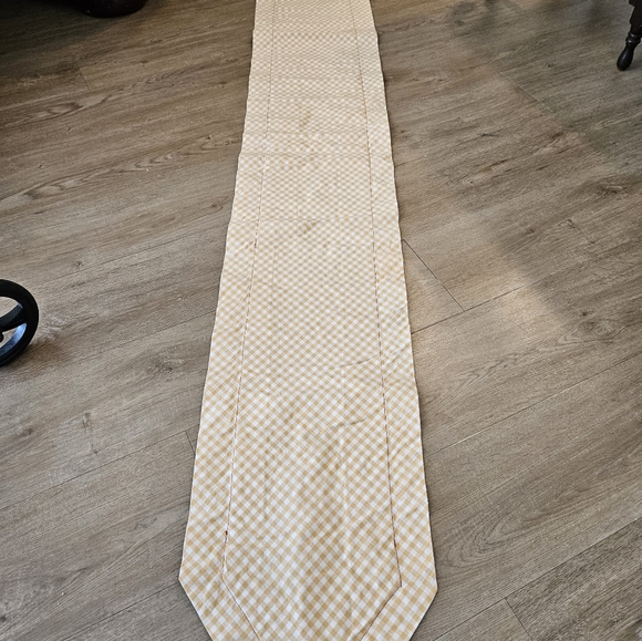 Table runner - Picture 2 of 3
